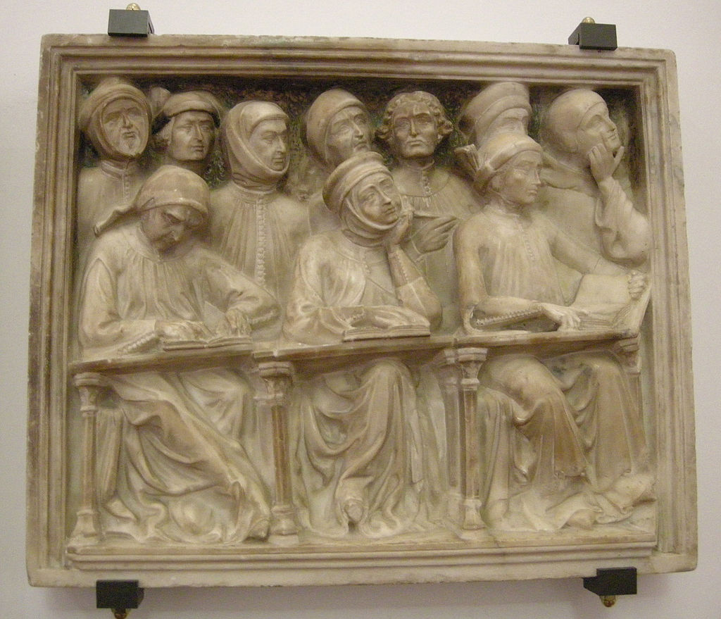 Studenti raffigurati in un frammento dell'arca di Giovanni da Legnano. Opera di Pierpaolo dalle Masegne, 1383, Bologna, Museo medievale