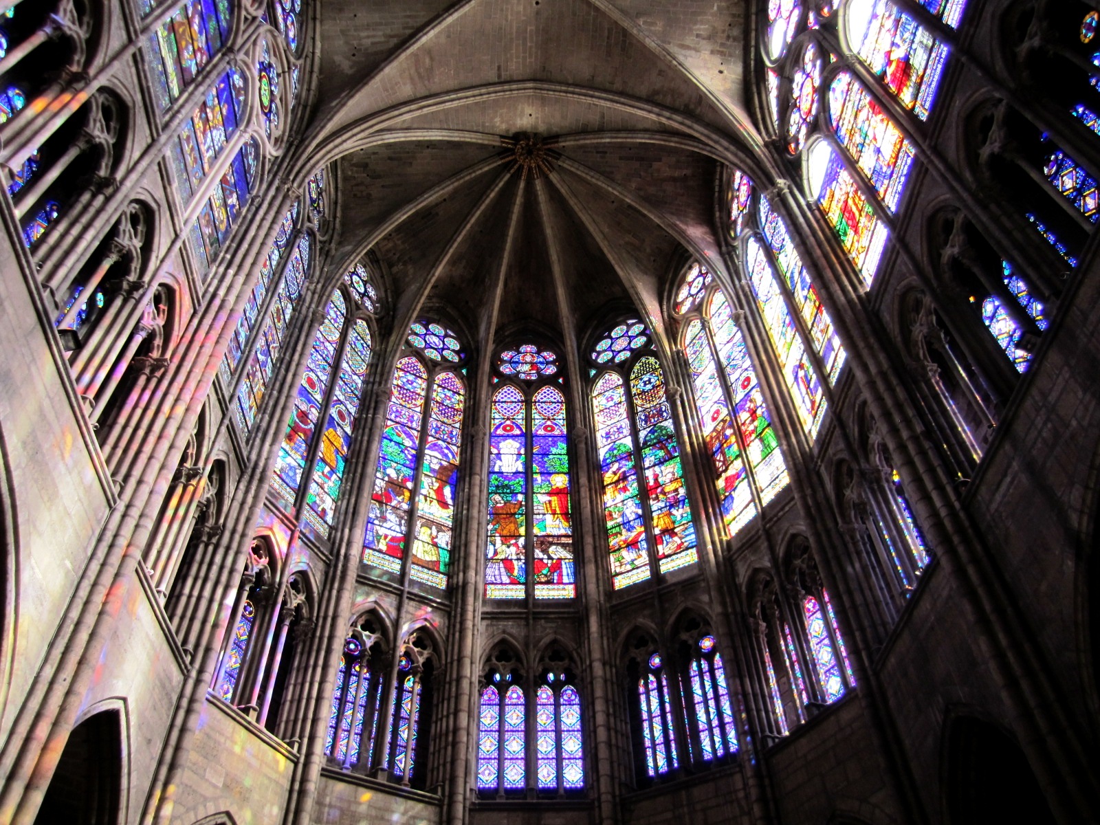 Saint Denis, prima, meravigliosa cattedrale gotica