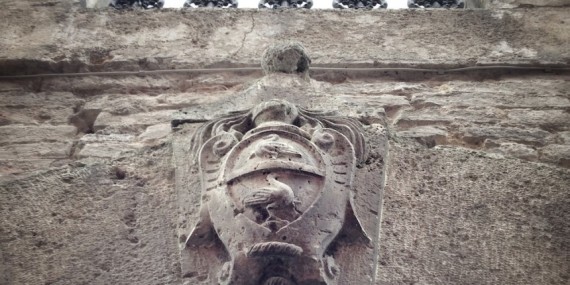 Sarteano, portale palazzo Paperoni