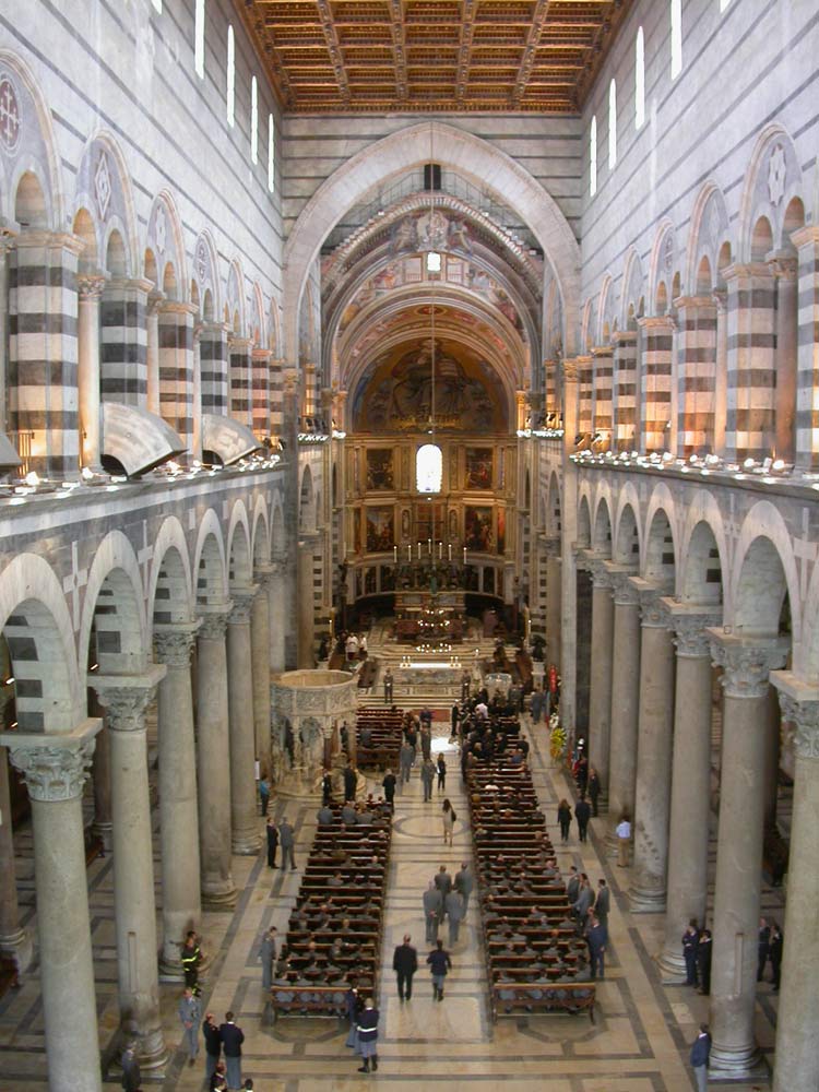 L'interno della cattedrale di Pisa