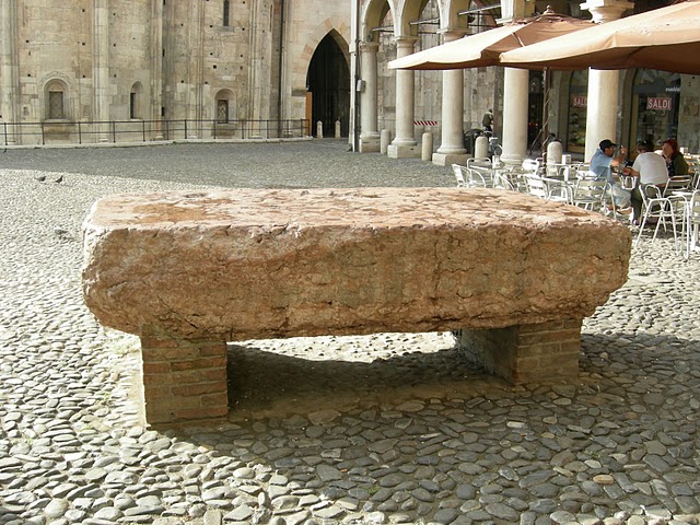 La "pedra ringadora" di Modena