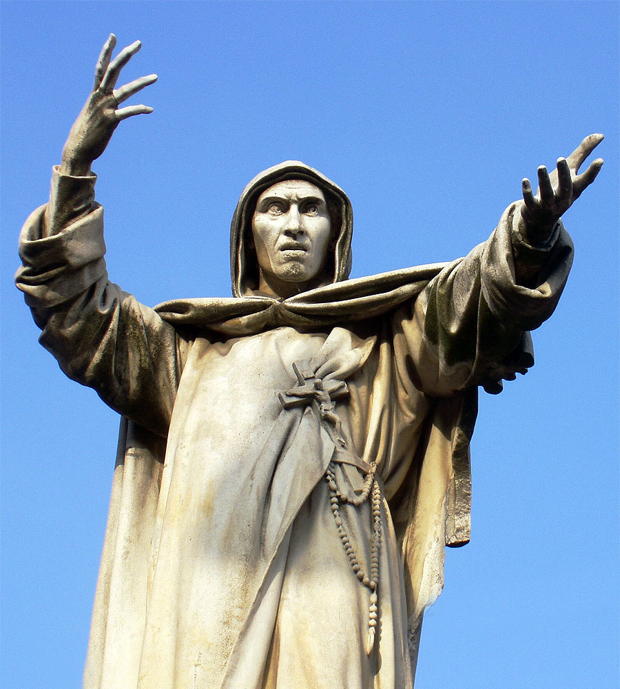 Statua di Girolamo Savonarola a Ferrara, nei pressi del Castello Estense