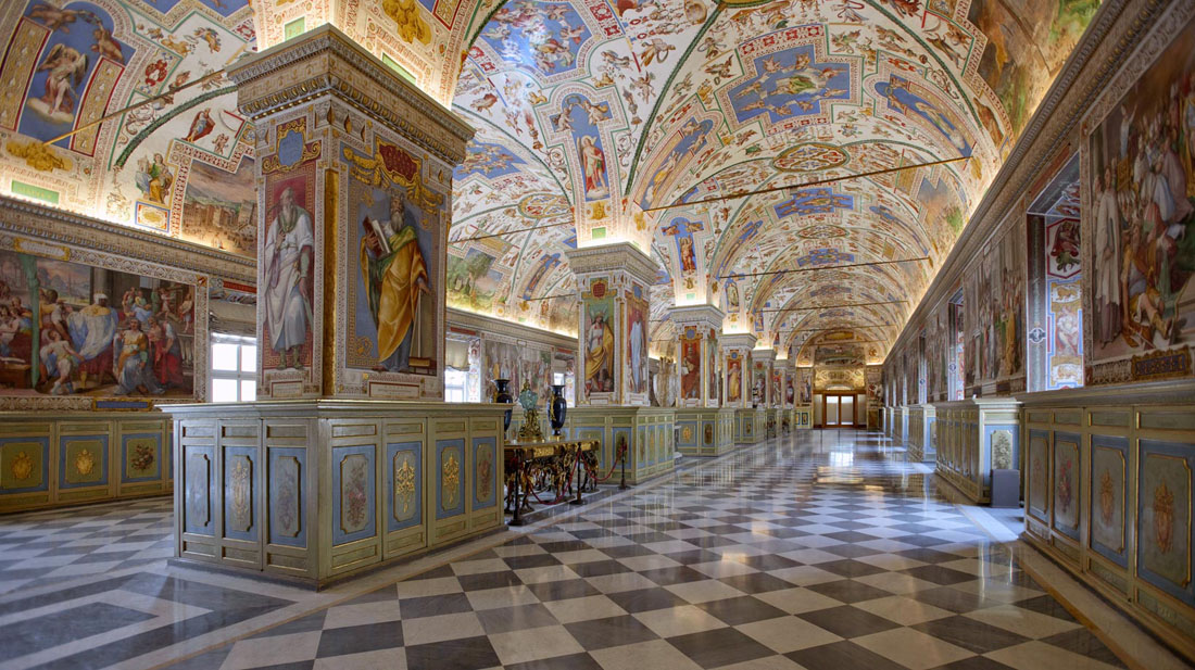 il-salone-sistino-1587-89-enorme-aula-a-due-navate-totalmente-decorate-con-i-suoi-70-metri-per-15-fu-per-lungo-tempo-il-cuore-della-biblioteca-vaticana-la-piu-grande-al-mondo