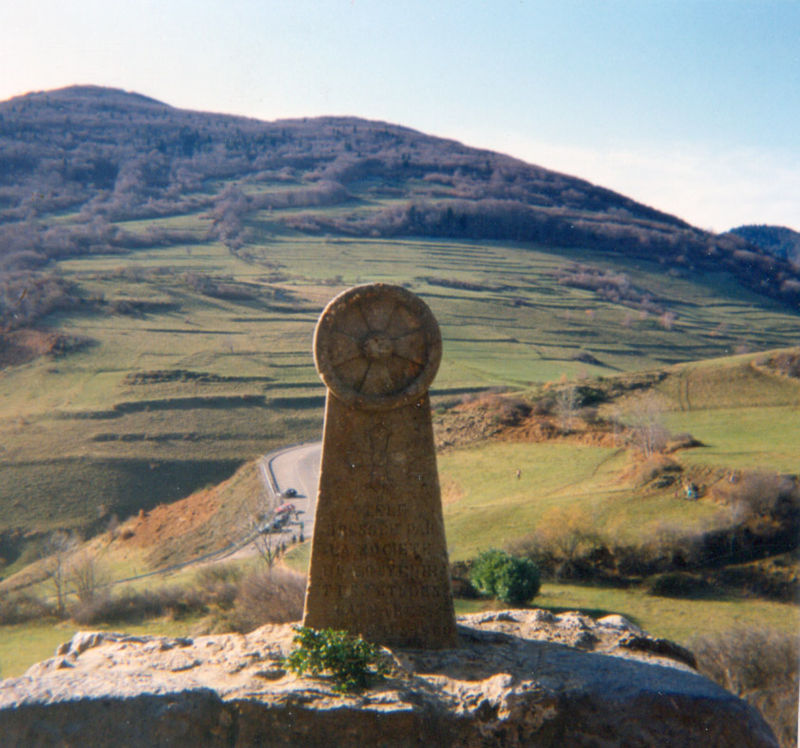 Monumento in memoria dei duecento catari bruciati durante l'assedio di Montségur, 16 marzo 1244.